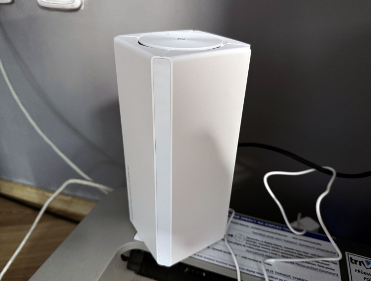    Xiaomi AX3000 NE — идеальный выбор для дома, офиса, учебного заведения. Способность поддерживать одновременное подключение пары сотен устройств, делает его одним из самых мощных роутеров на рынке. Фото: xm.cz