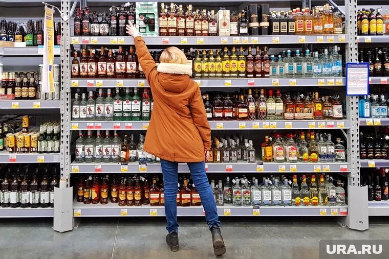 Подорожают отечественные и импортные вина, пиво, шампанское, ликеры, мартини и другие напитки. Фото: Екатерина Сычкова © URA.RU