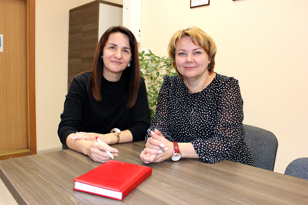 Заместитель начальника службы снабжения Ю.К. Пермякова, заместитель директора по закупкам – начальник службы снабжения Ю.Г. Колпакова 