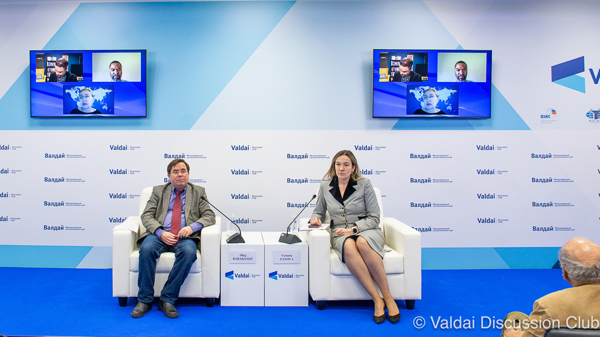 Олег Барабанов, Виктория Панова, онлайн: Марина Ларионова, Марко Фернандес, Микатекисо Кубайи © Клуб «Валдай»