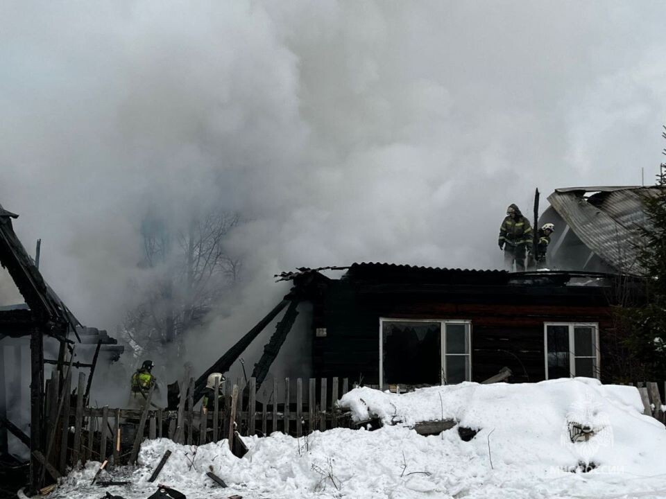    Пожар в Турочаке. Источник: Телеграм-канал "АЛТАЙ 04"