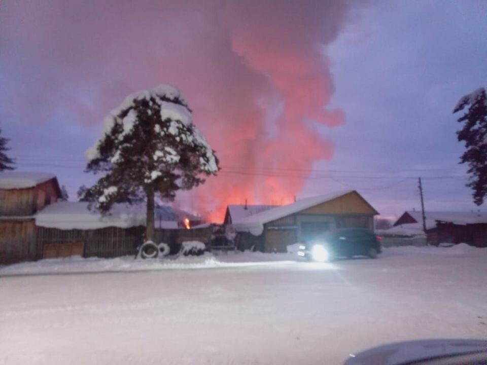    Пожар в Турочаке. Источник: Телеграм-канал "АЛТАЙ 04"