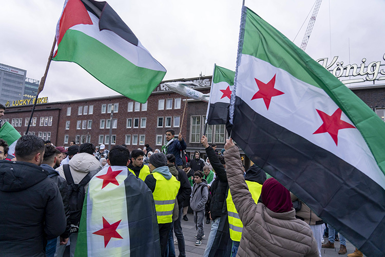    После падения Дамаска и бегства Асада информационное пространство переполнено толкованиями библейских пророчеств, предсказаний Нострадамуса, Ванги, других провидцев.   
Фото: © IMAGO/Jochen Tack / www.imago-images.de / www.globallookpress.com