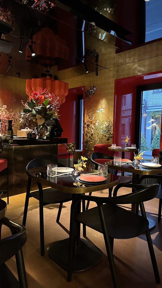 Интерьер ресторана Oshi Izakaya на Патриарших прудах 