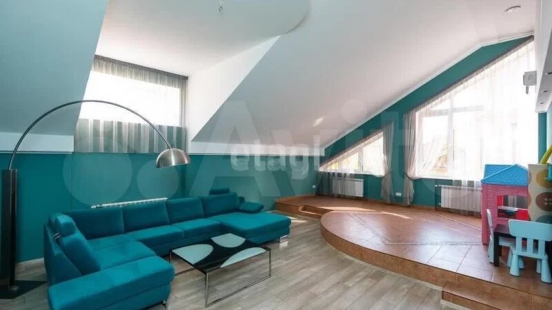     Огромная квартира, которая напоминает дно океана, продается в Барнауле за 24 млн «Авито»