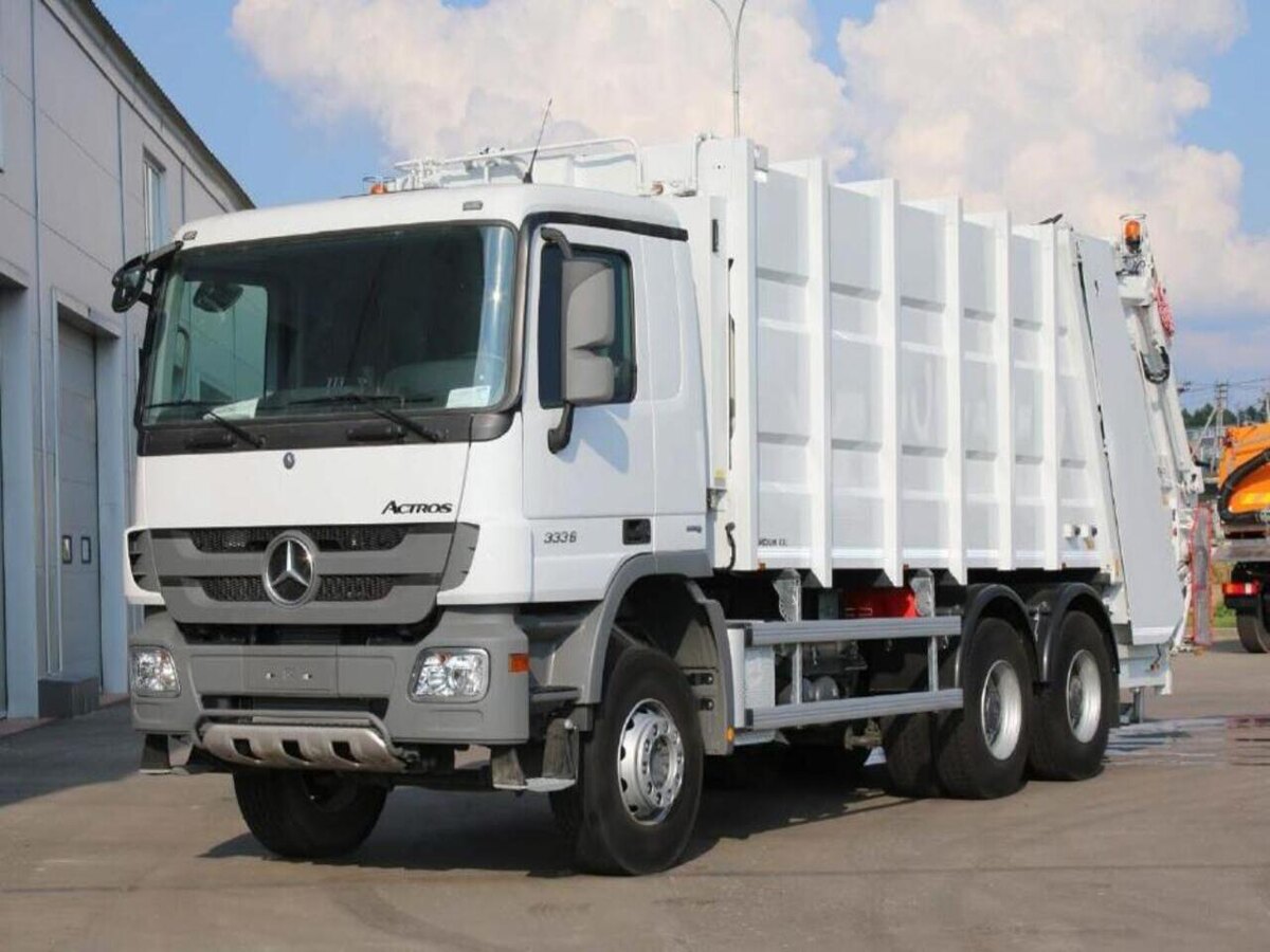    Александр Хинштейн: идёт работа над закупкой для Курска 25 новых мусоровозов