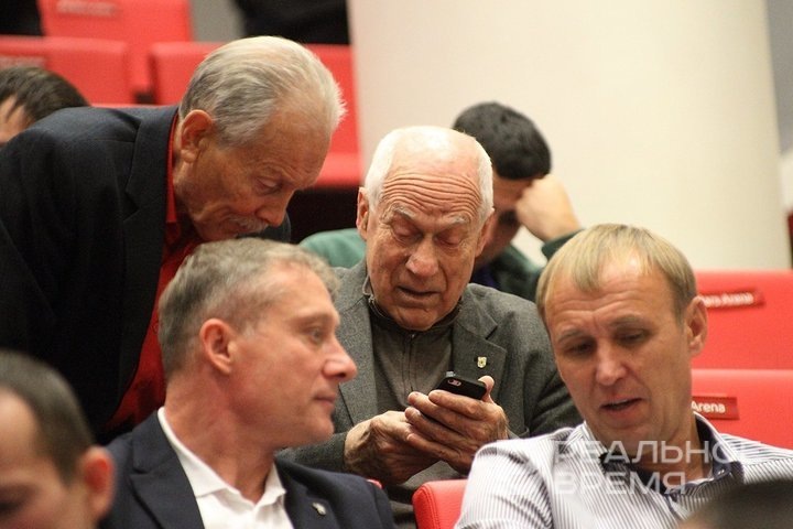 Ветераны «Рубина» — Альберт Файзуллин и Николай Пензин и Зеленодольска — Дмитрий Тимофеев и Дмитрий Кондратьев. Михаил Захаров / realnoevremya.ru