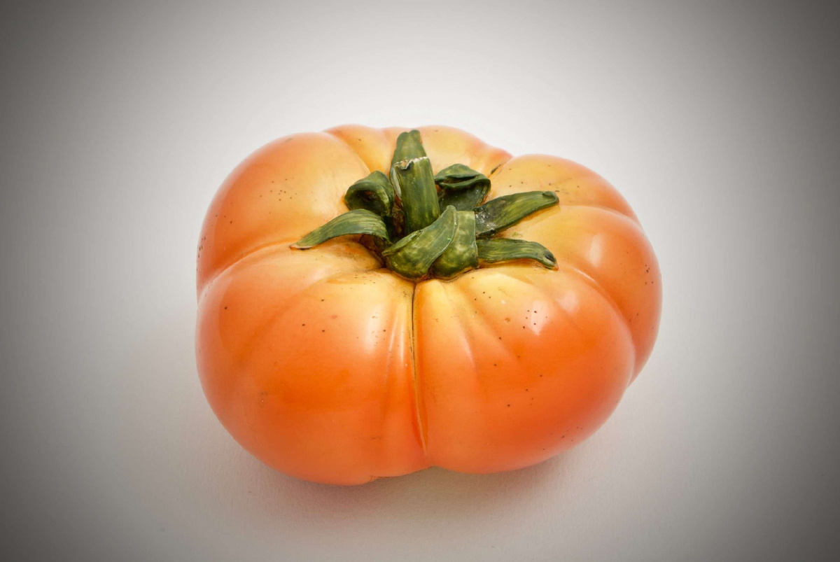 Андо Рокузан. Резьба по кости, размеры: 10 x 7 x 5 см, 20 век.