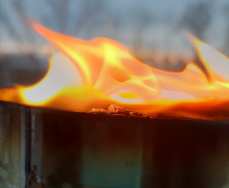 Горит долго! Ярко ! Тепло !