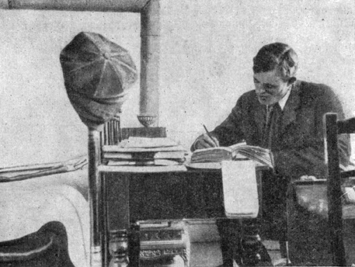 Джек Лондон за работой.