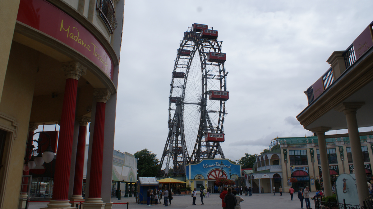 Издалека колесо не кажется большим, но это обманчивое впечатление