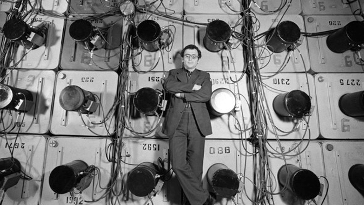 Сцинтилляционный детектор, регистрирующий космические лучи сверхвысоких энергий. Источник Яндекс картинки