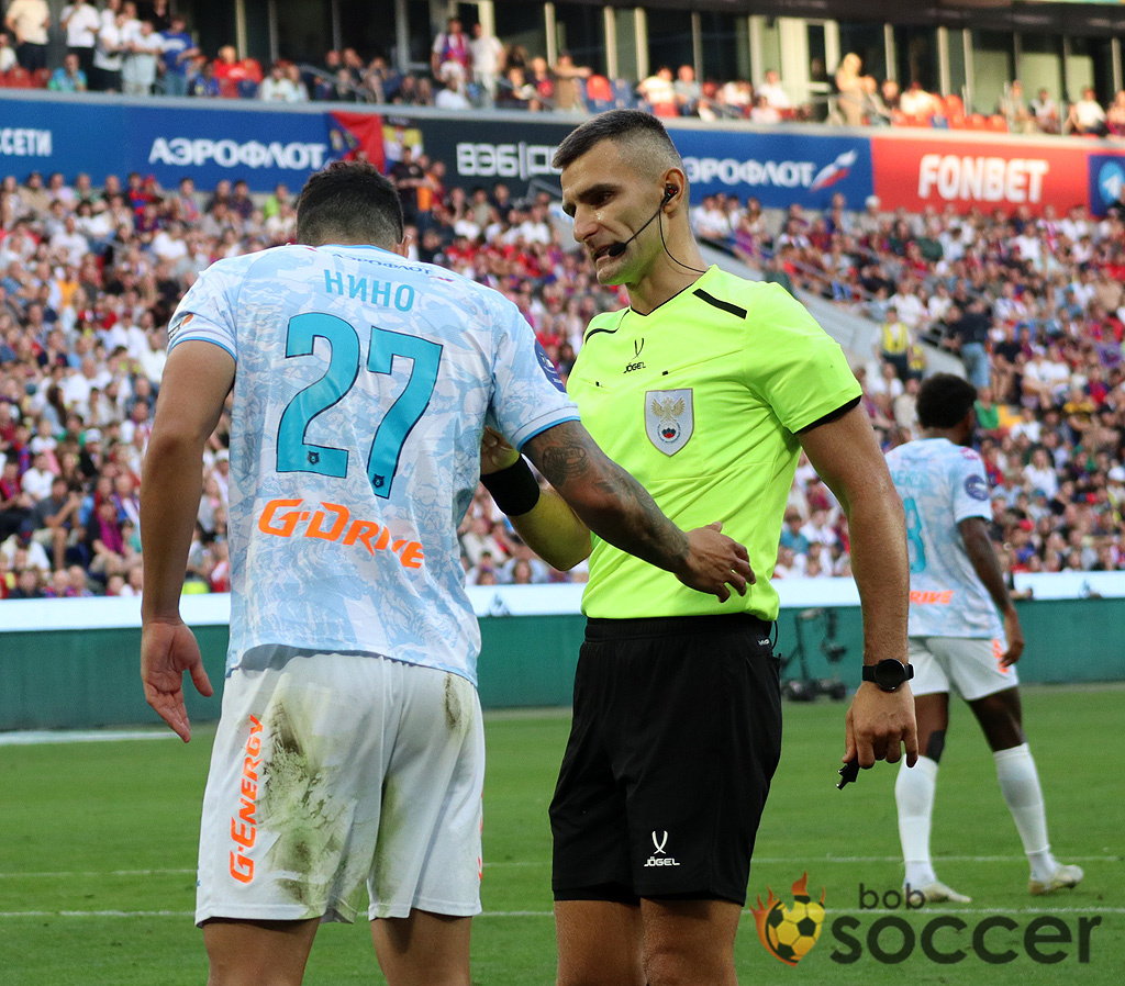    Александр Мостовой: «Арбитры не понимают футбол, судят, как в книжках написано»Алексей Андрианов