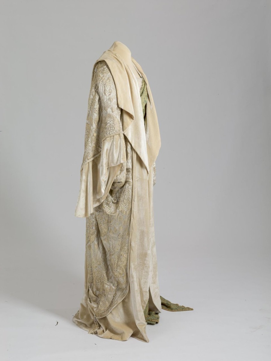 Сорти-де-баль, Россия, 1912-1914 гг.
Сорти-де-баль, Россия, 1912-1914 гг.