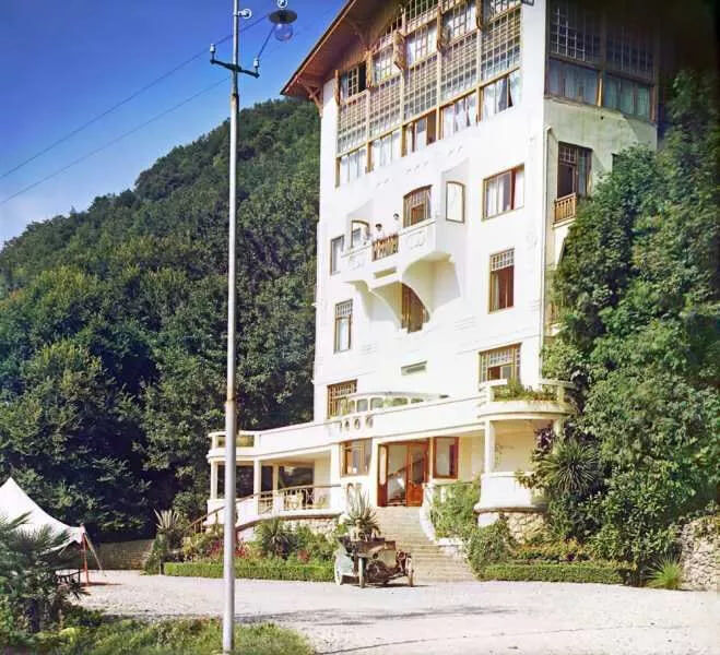 Гагра, 1912 год. На переднем плане – столб Индоевропейского телеграфа