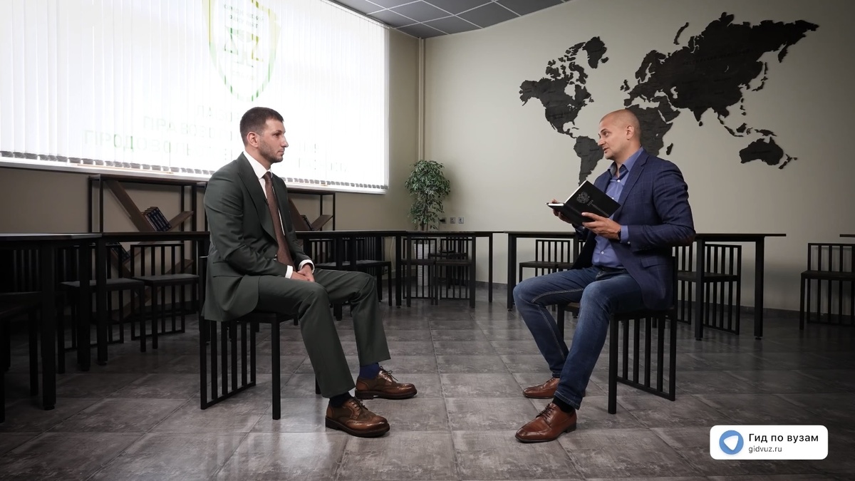 Интервью в Санкт-Петербургском государственном аграрном университете (СПбГАУ): слева – декан юридического факультета, к.ю.н., Кемрюгов Тенгиз Хатызович, справа – главный редактор СМИ «Гид по вузам», к.п.н., Роман Гетц.