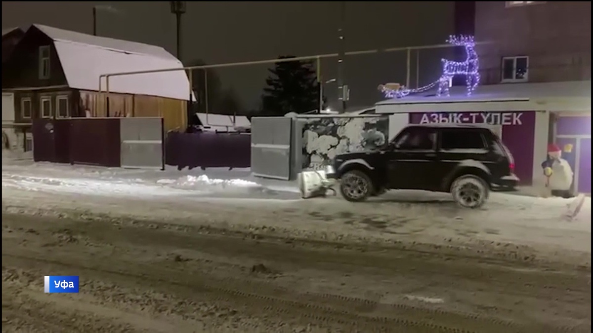    Уфимцы помогли расчистить тротуары в микрорайоне Кооперативная поляна