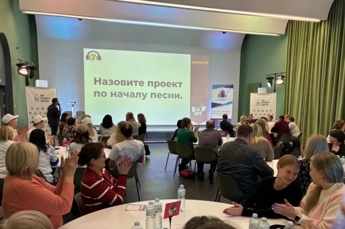    Социальные участковые и сотрудники ДУКов сыграли в "Новогодний КВИЗ"