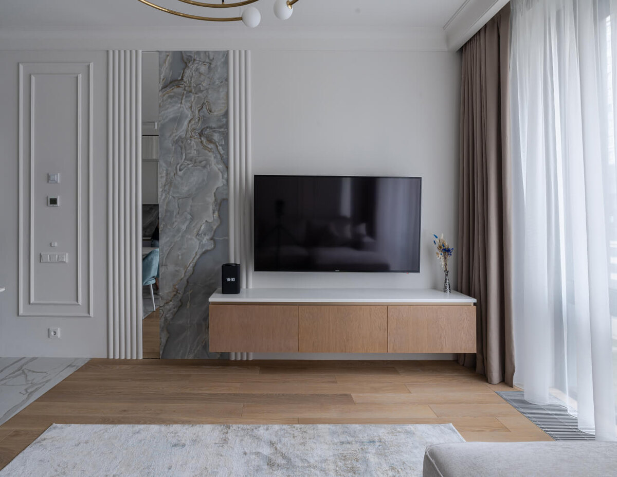 Повесная тумба под тв отделаная натуральным шпоном 