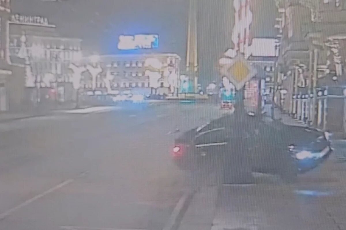    У влетевшего в фонарный стол на Невском пьяного лихача уже было 55 штрафов