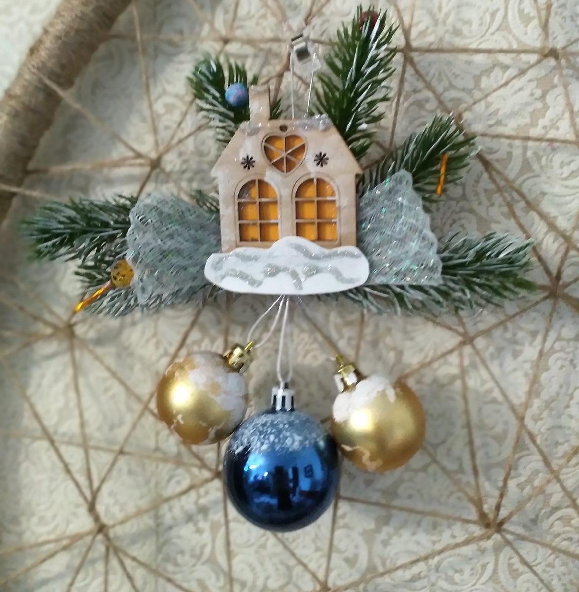 Немного домиков и хвои