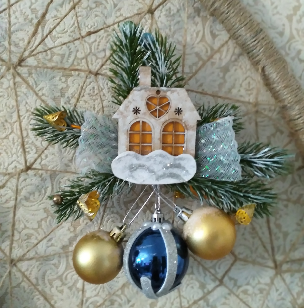 Немного мишуры и шариков 