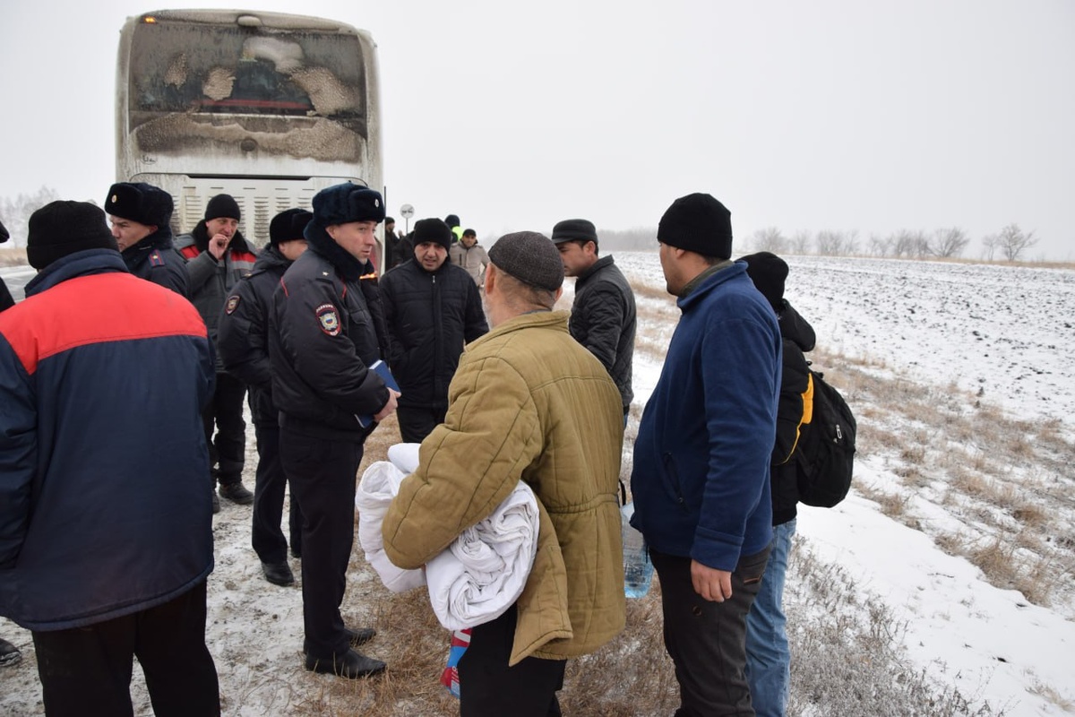    Автобус с нелегальными мигрантами сломался на трассе Оренбург-Казань