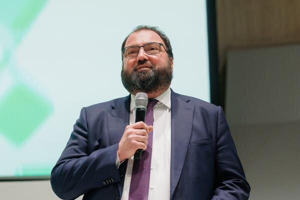 На фо­то: Гла­ва Мин­циф­ры Мак­сут Ша­даев (фо­то Cкол­ко­во)