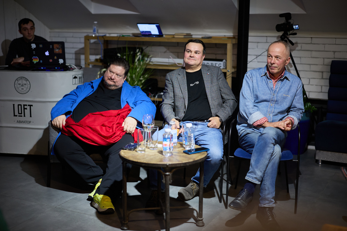 Читайте также "Телега впереди лошади": инициатива Минцифры возмутила АРПП
Ассоциация разработчиков программных продуктов "Отечественный софт" направила в Минцифры письмо с критикой предложения ведомства о 5%-ных отчислениях компаниями в вузы на образование. У игроков рынка и участников ассоциации есть иной взгляд на взаимодействие между бизнесом и образованием, а инициатива министерства вызывает опасения.