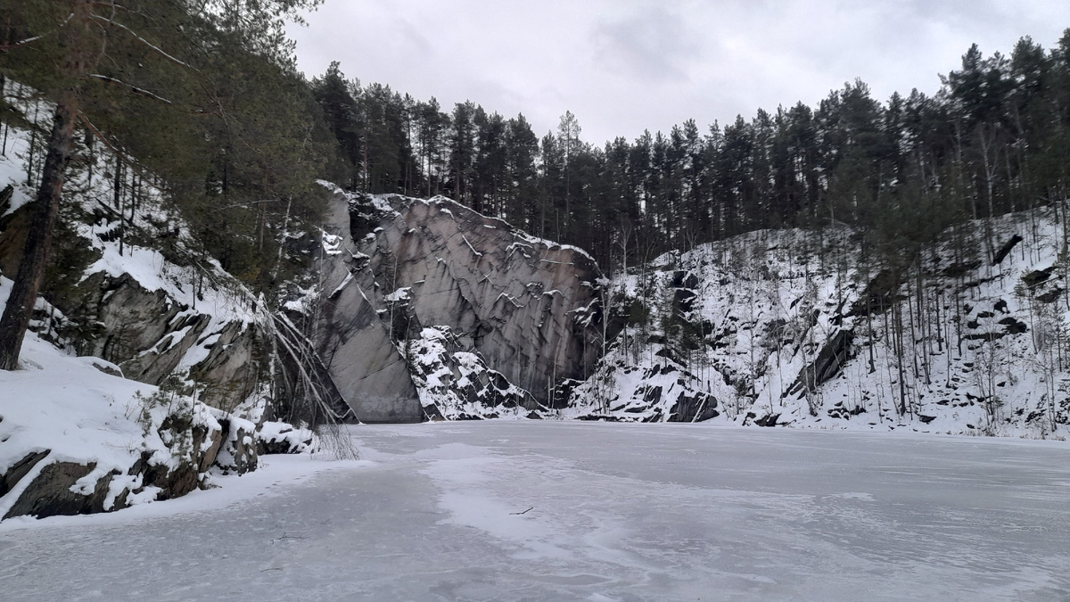 Замёрзшее озеро Тальков камень