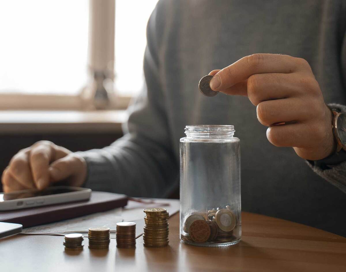 Со своими деньгами можно обращаться по-разному. Но правильных вариантов не так уж много. Фото - Freepic