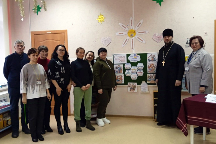     Родительское собрание в форме семейной гостиной прошло в Песочанской БШ