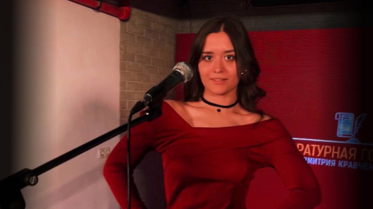 Анастасия Бондарева – поэт, филолог-журналист, блогер. Резидент Литературной Гостиной Дмитрия Кравченко, семинарист Дмитрия Воденникова, слушатель лекций Юрия Казарина. Серебряный и бронзовый призер Всероссийского фестиваля молодых поэтов «Мцыри», участник платформы возможностей для молодых деятелей творческих индустрий, культуры и искусства «Таврида.АРТ».