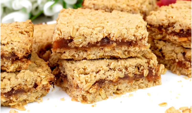 Мой Фаворит среди насыпных пирогов: меняю начинки и каждый раз новый вкус 👉 Овсяные квадратики. Бюджетный и без яиц, как Вы любите