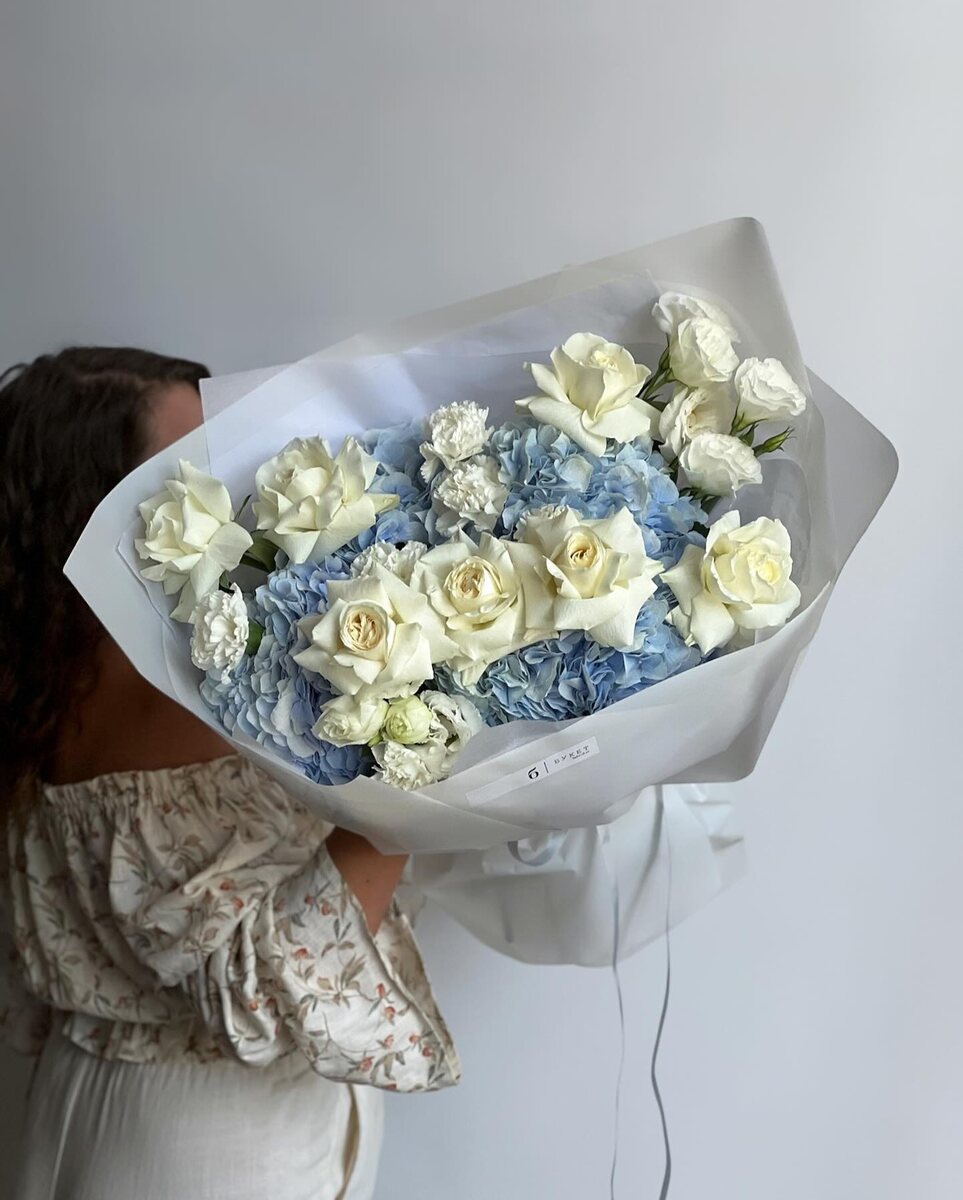 Уникальный состав из роз и гортензий