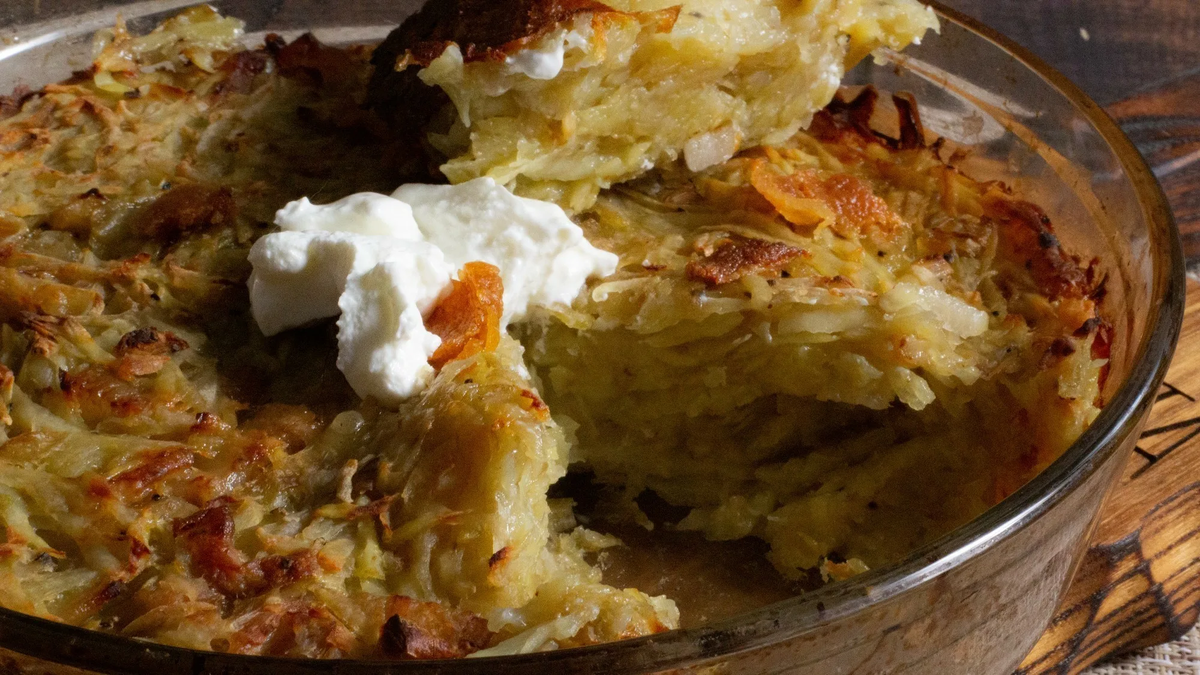 Источник фото: https://m.5-tv.ru/tabloid/329248/gotovim-kartofelnuu-babku-posagovyj-recept-sfoto/
