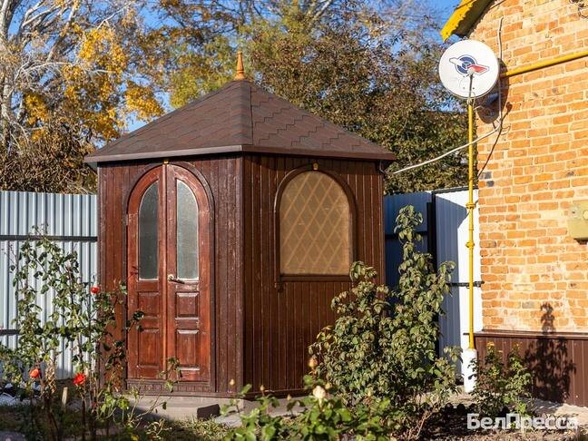 Беседка, где собирается вся семья / Фото: Алексей Дацковский