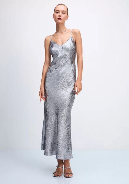 Платье на бретелях из ткани с блеском (1 959 р.) : https://zarina.ru/catalog/product/4422215501-7/