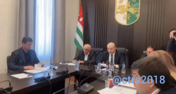    Парламент Абхазии "гордо и независимо" проголосовал против инвестсоглашения с Россией. А теперь могут пожинать плоды своей "независимости". Видео: ТГ-канал "Катарсис"