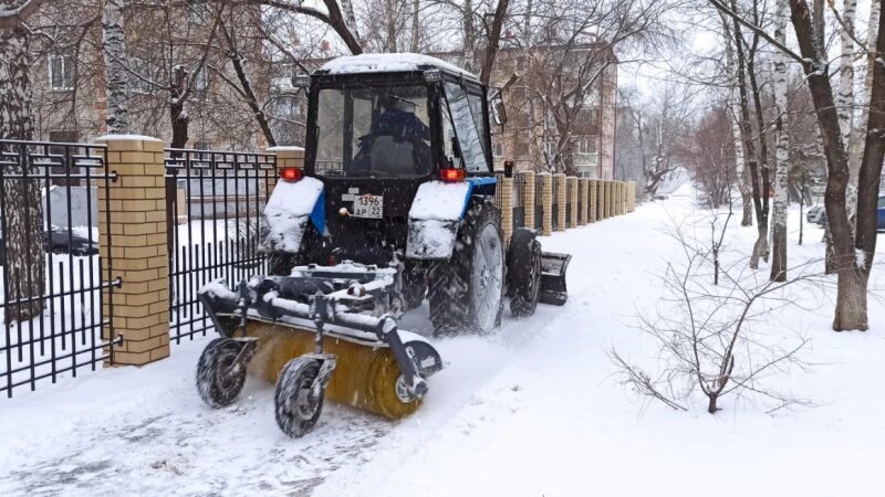     Уборка снега в Барнауле. barnaul.org