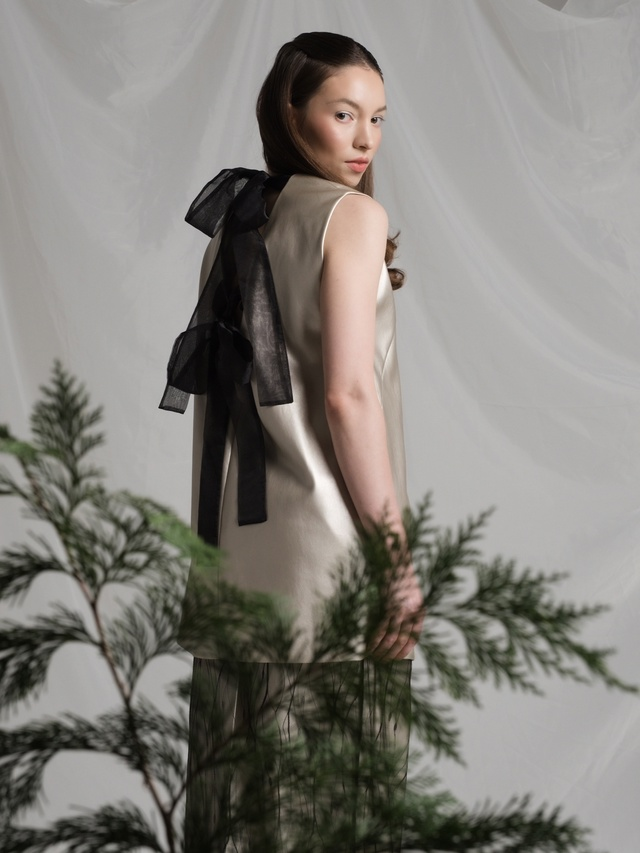 Образ с золотым комплектом VIRELE