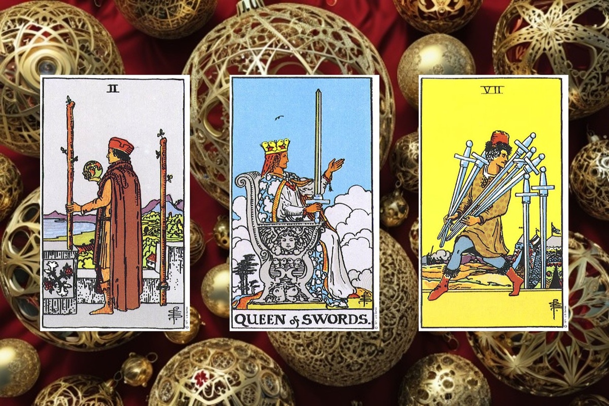 2 Жезлов, Королева Мечей, 7 Мечей.