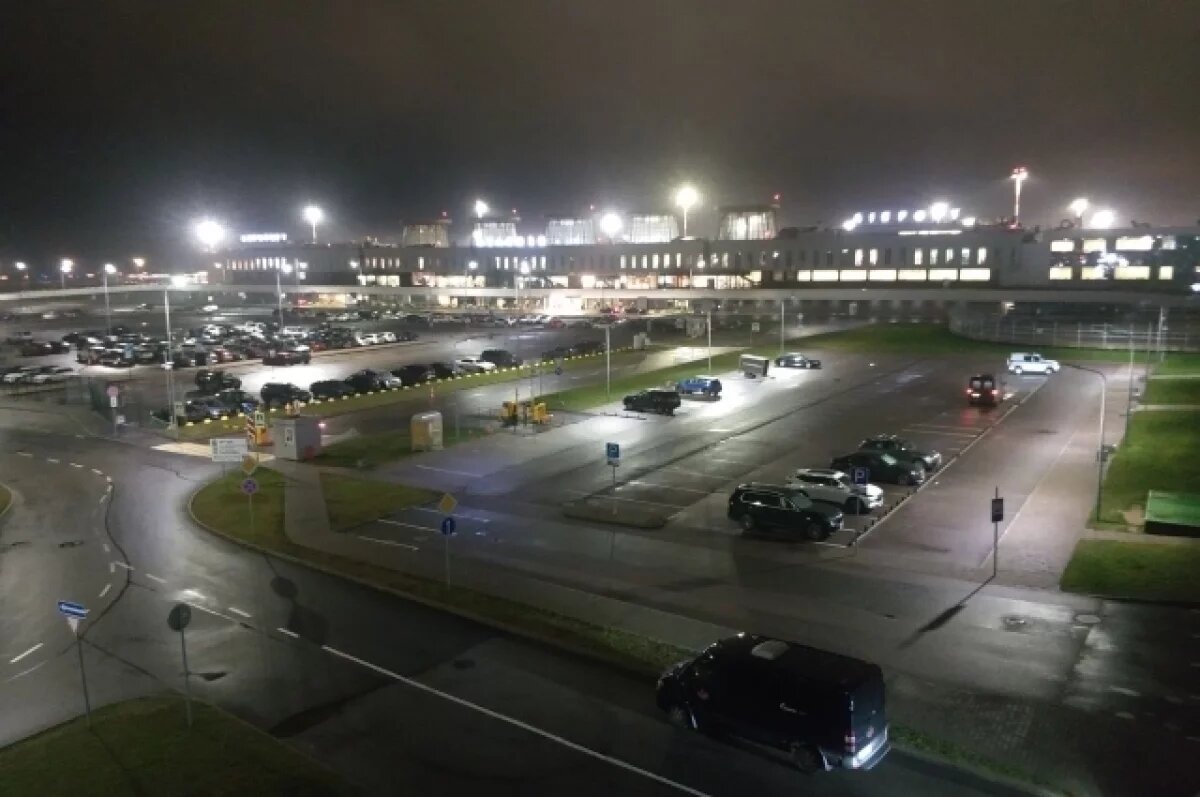    Уборщица упала с трапа самолёта в Пулково и сломала спину