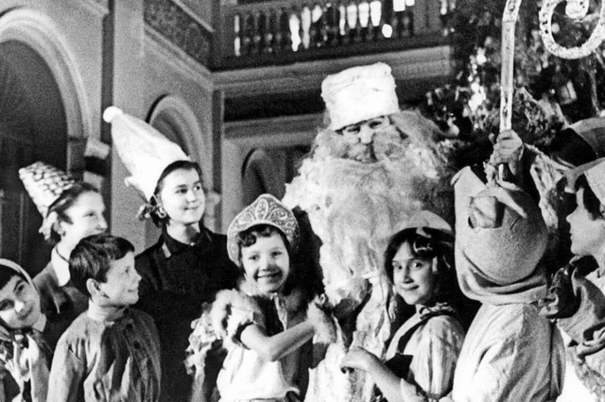    Даже в блокаду дети мечтали побывть на ёлке в Аничковом дворце.