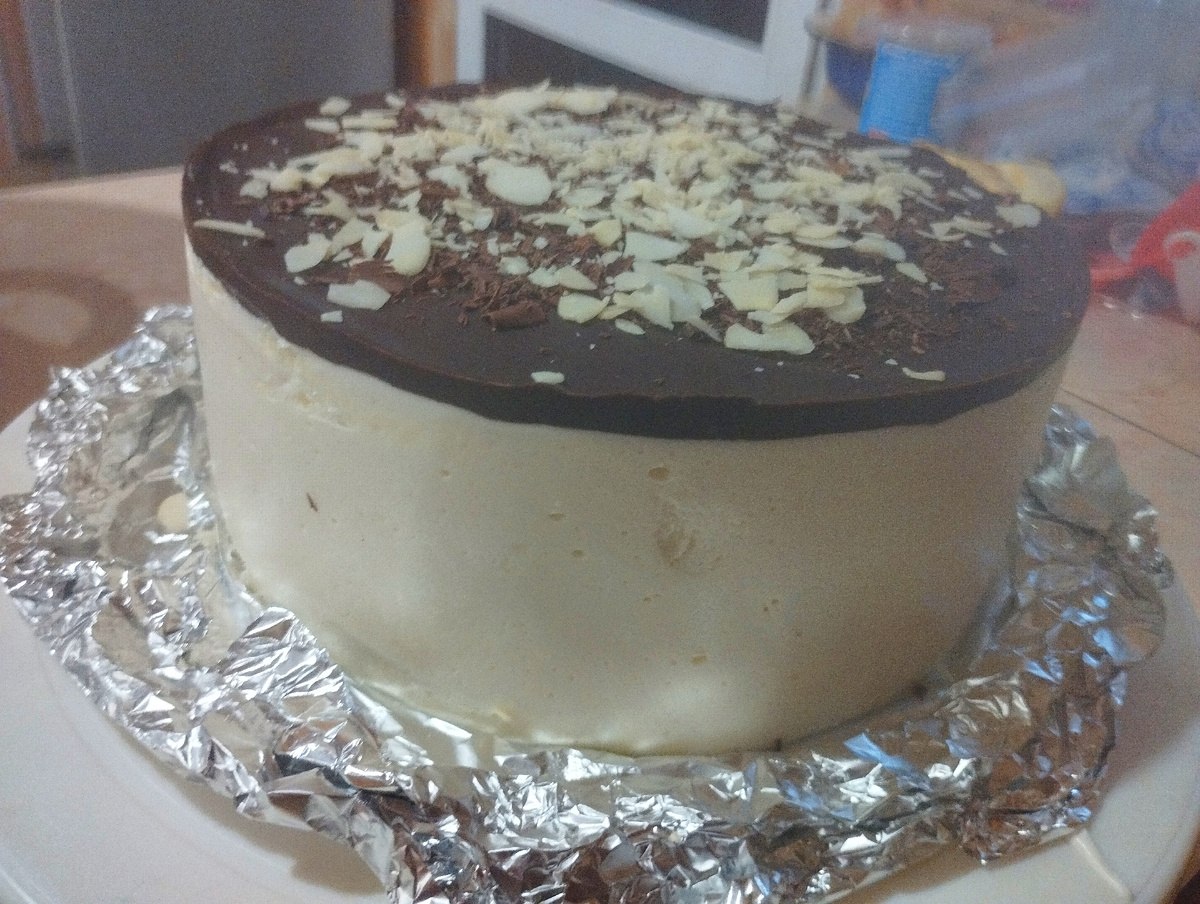 Торт "Птичье молоко", готовила сама. Ооочень вкусный!