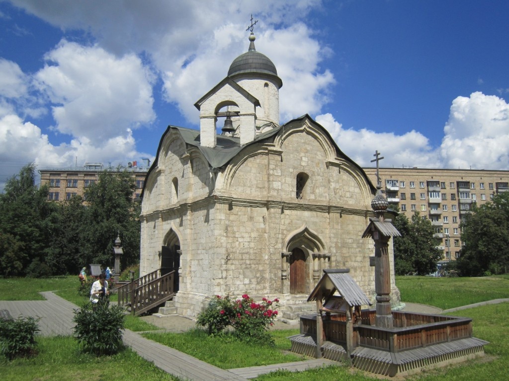 Церковь святого мученика Трифона в Напрудном, 2017. Находится на Трифоновской улице, 38с1). Фото отсюда: https://azbyka.ru