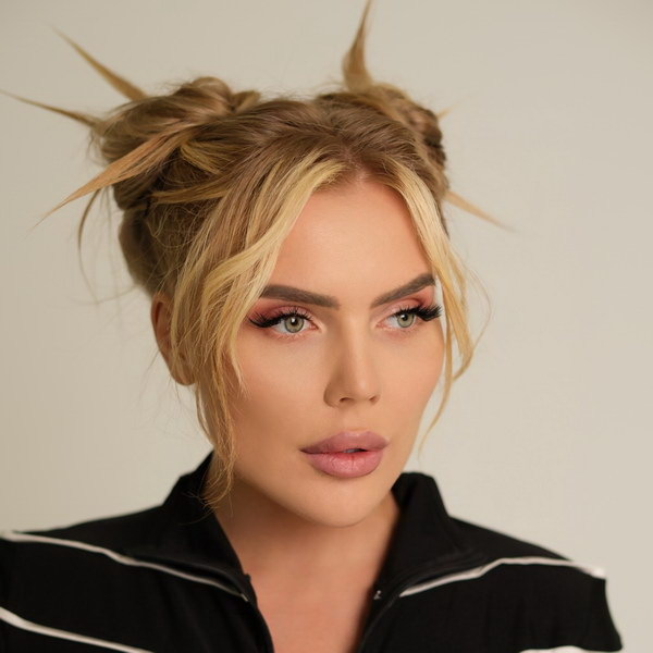     Карина Кросс восхищается Ольгой Бузовой