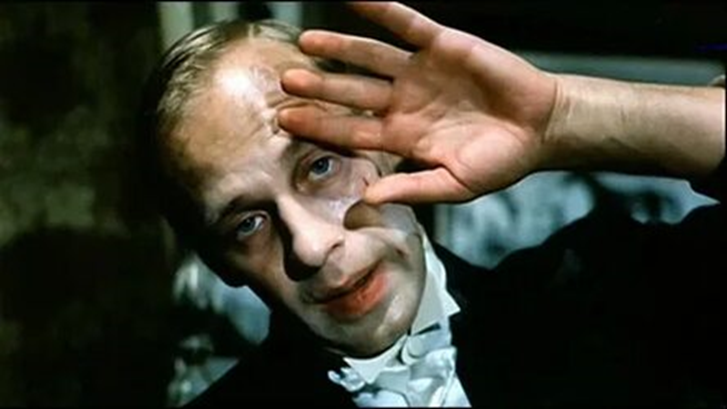 кадр из фильма «Странная история доктора Джекила и мистера Хайда» 1985 года, Режиссёр Александр Орлов