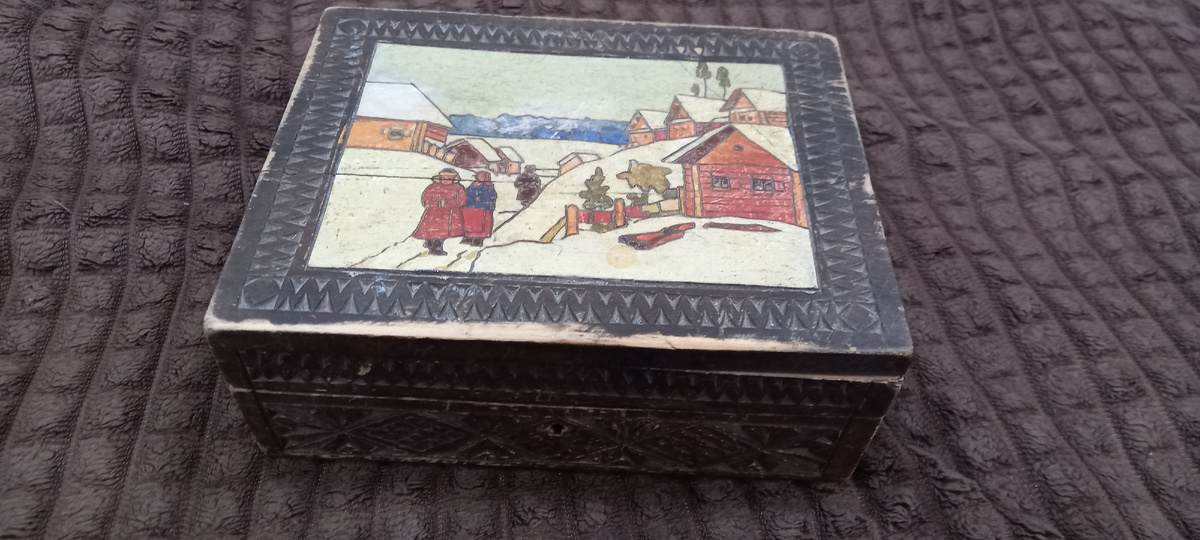 Старинная шкатулка с "драгоценностями" из моего детства