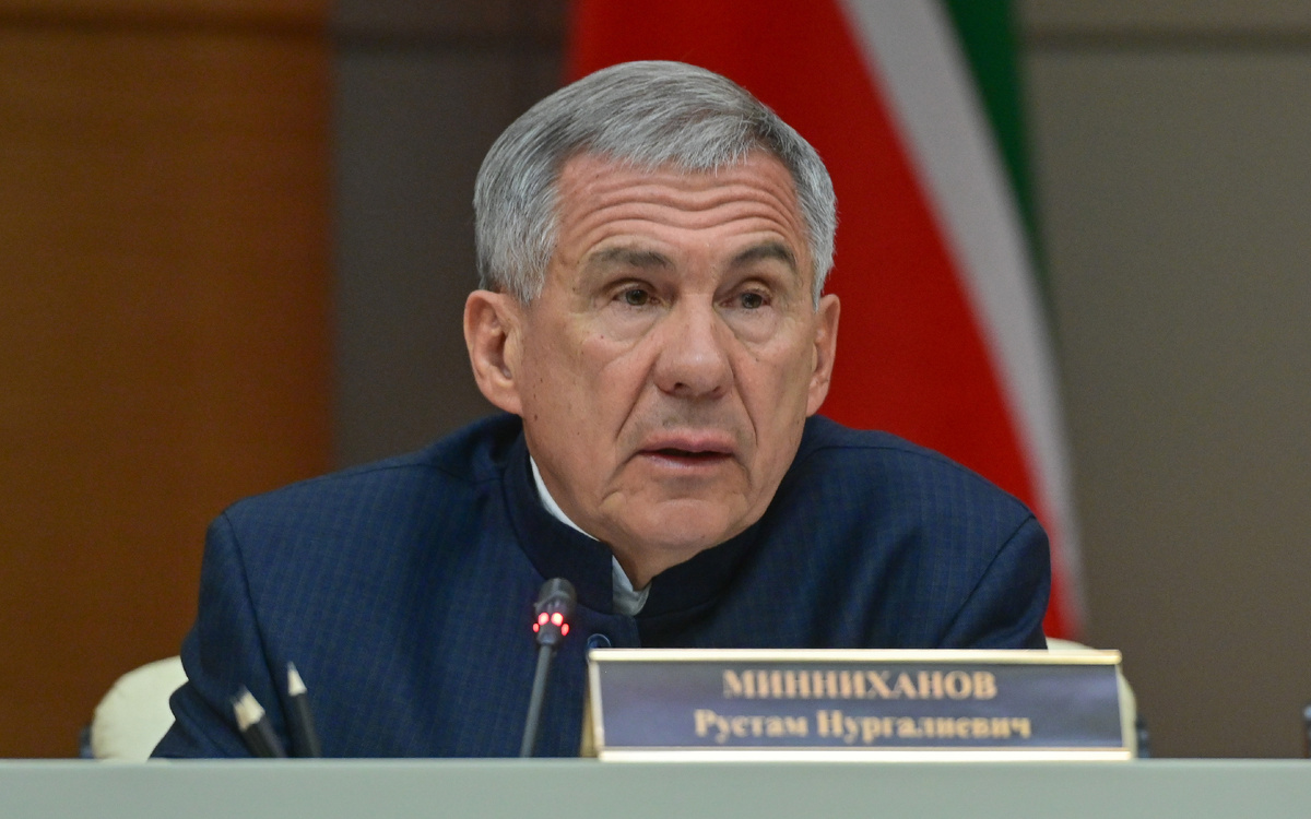 Рустам Минниханов напомнил, что год начинался в непростых условиях, но за 10 месяцев экономика Татарстана выросла на 3,2%, в промышленном производстве – на 3,9%, в строительстве — на 18,4%. Фото: rais.tatarstan.ru